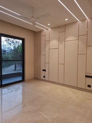 Room in 4 BHK Builder Floor at Emaar MGF Emerald Hills, Sector 65 – for Sale