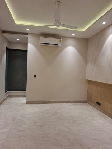 Room in 4 BHK Builder Floor at Emaar MGF Emerald Hills, Sector 65 – for Sale