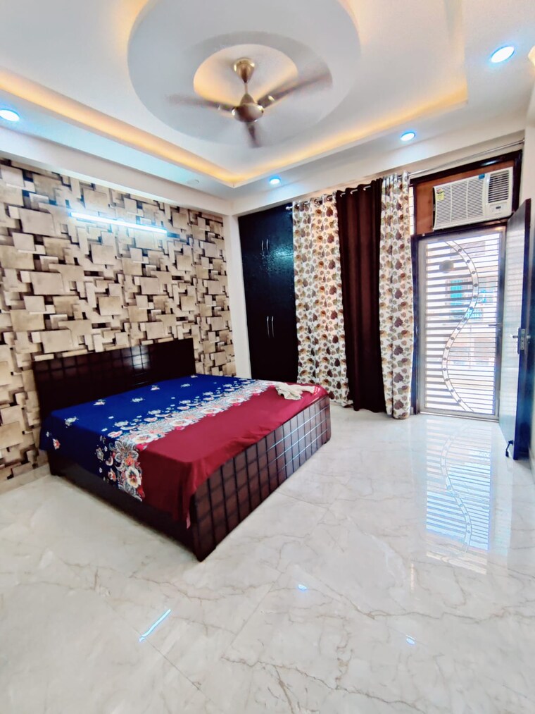 Bedroom, sector 27 6 Bedroom 260 Sq.Mt. Independent House In Sector 27 Noida 9267021