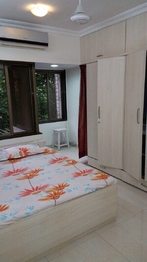 Bedroom in 1 BHK Apartment at Bandra West – for Rent