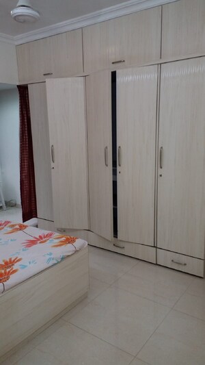 Bedroom in 1 BHK Apartment at Bandra West – for Rent
