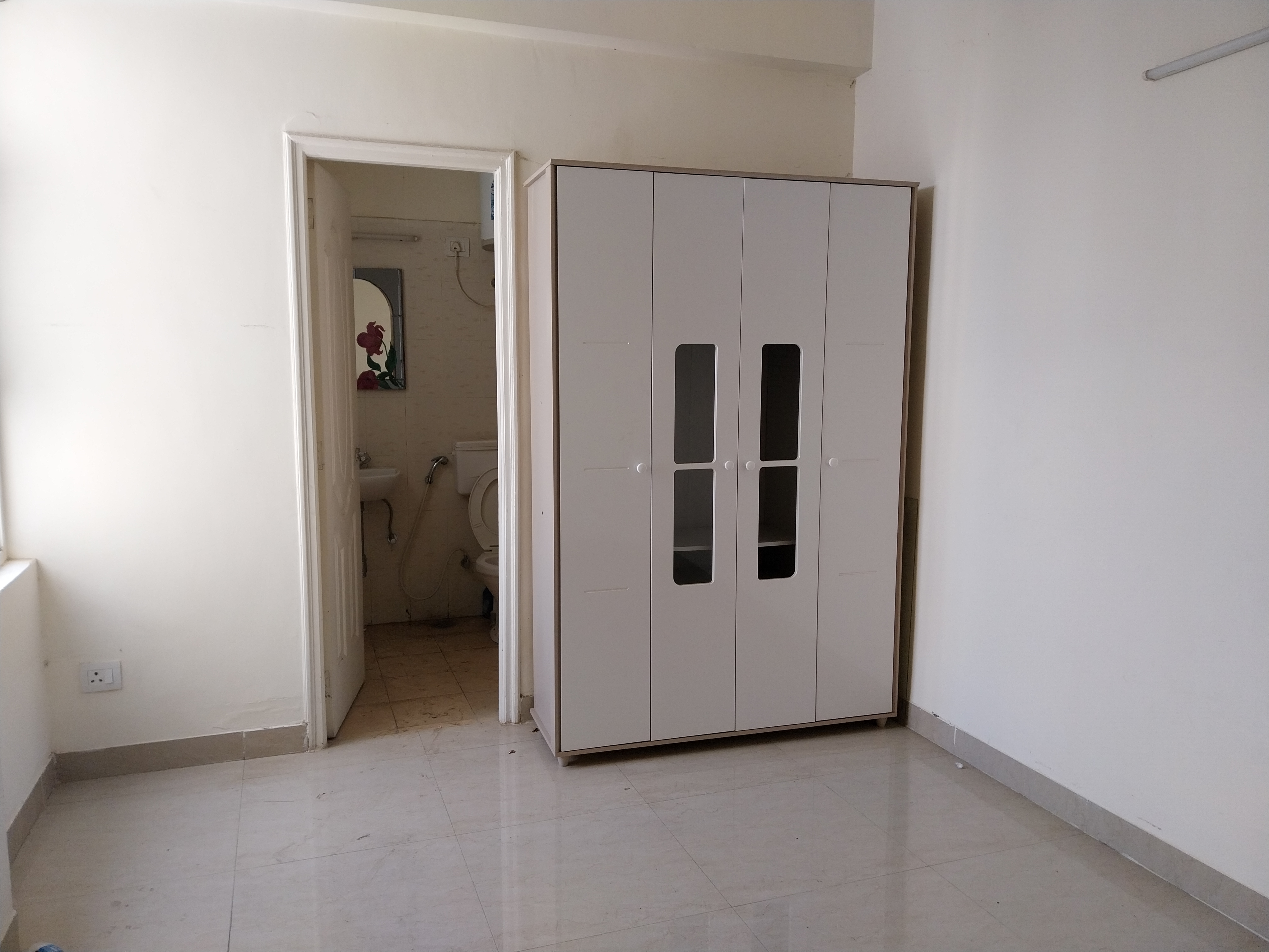 2 BHK Apartment For Rent in Shree Vardhman Mantra