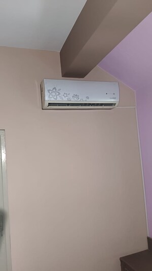 Room in 4 BHK Villa at Satellite – for Rent