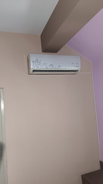 Room in 4 BHK Villa at Satellite – for Rent