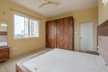 Room in 3 BHK Apartment at Prestige Lakeside Habitat, Varthur – for Rent