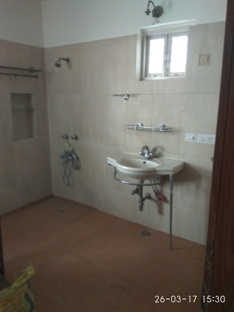 Bathroom, green park extension 3 Bedroom 2799 Sq.Ft. Builder Floor In Green Park Extension Delhi 9267077