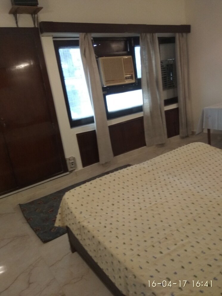 Bathroom, green park extension 3 Bedroom 2799 Sq.Ft. Builder Floor In Green Park Extension Delhi 9267077