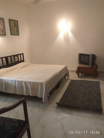 Bedroom in 3 BHK Builder Floor at Green Park Extension – for Rent