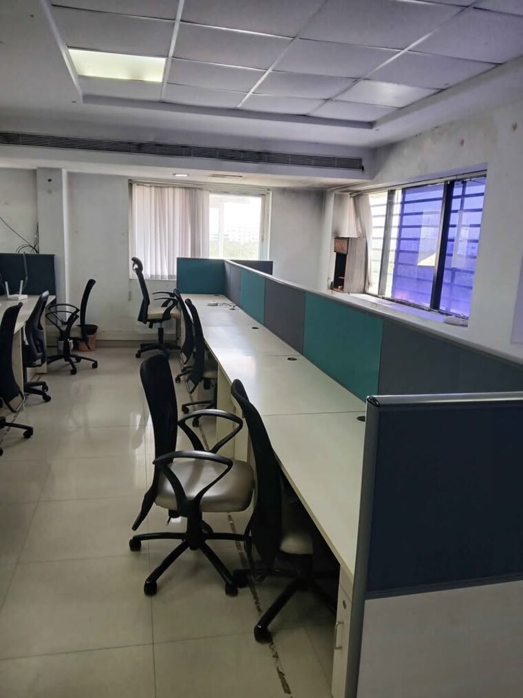 Team Area, vijay nagar Commercial Office Space 2120 Sq.Ft. In Vijay Nagar Indore 9267088