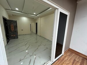 Room in 3 BHK Apartment at Manish Nagar – for Sale