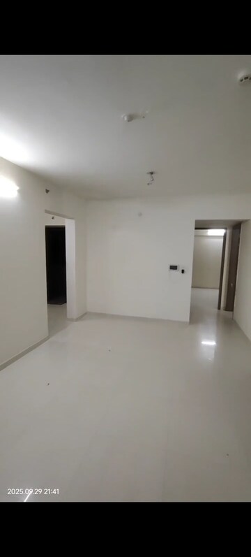 2 BHK Apartment For Rent in 5 Star Royal Grande, Wakad
