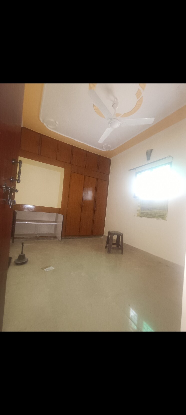 Room, mayur vihar phase 1 3 Bedroom 1600 Sq.Ft. Apartment In Mayur Vihar Phase 1 Delhi 9267140