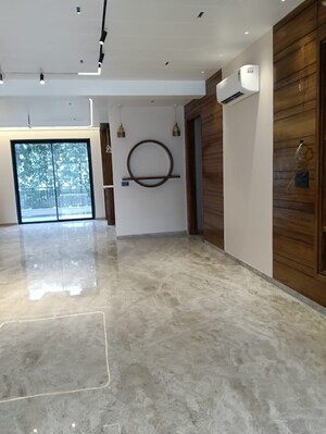 Room in 3 BHK Apartment at Sector 21 – for Rent