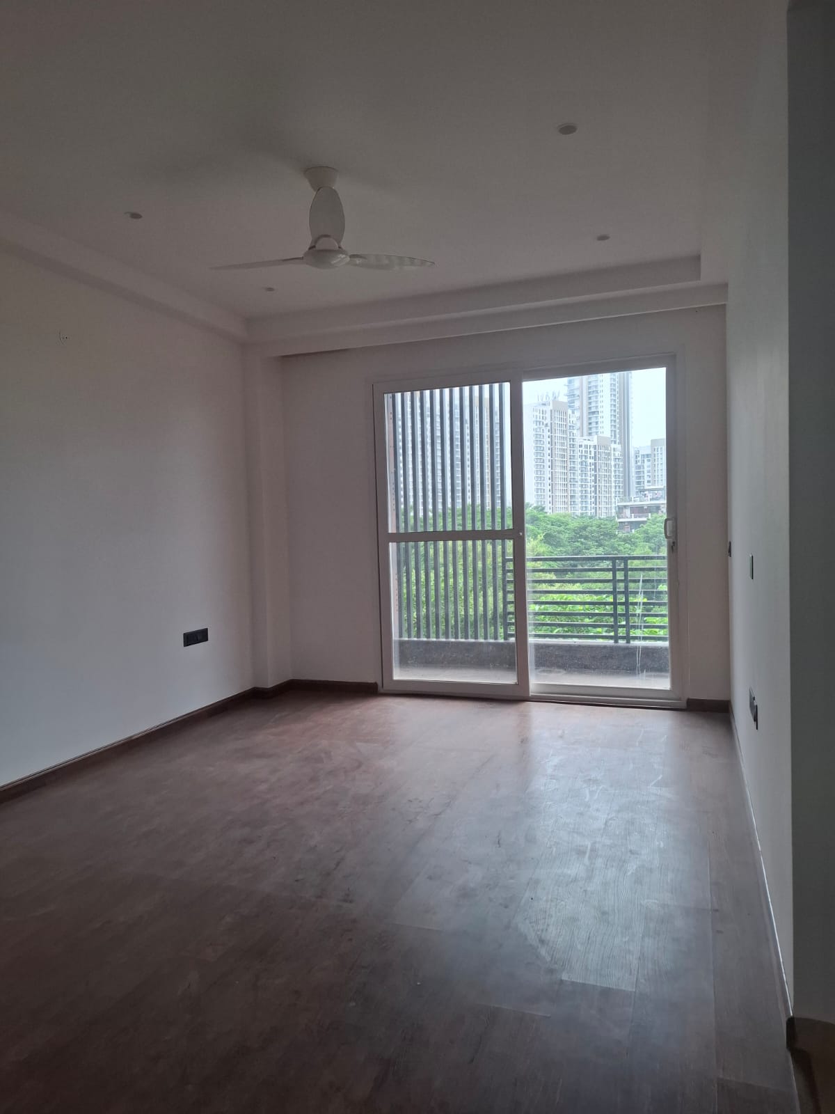 4 BHK + Servant Room 2900 Sq.Ft. Builder Floor in SS Southend Floors