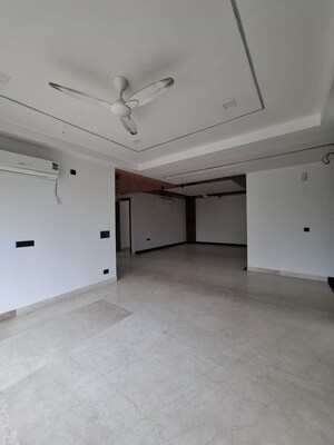 Room in 4 BHK Builder Floor at SS Southend Floors, South City 2 – for Sale