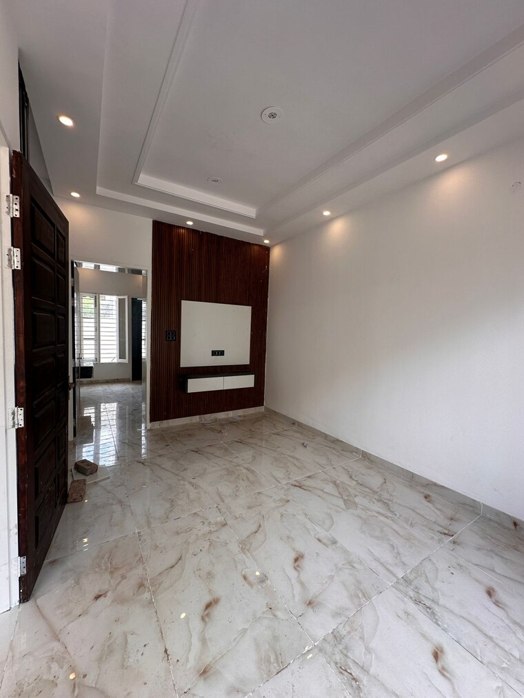 Room, sector 124 3 Bedroom 90 Sq.Yd. Independent House In Sector 124 Mohali 9267162