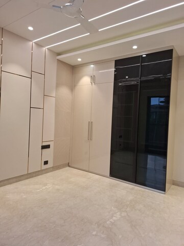 Building Lobby in 4 BHK Builder Floor at SS Southend Floors, South City 2 – for Sale