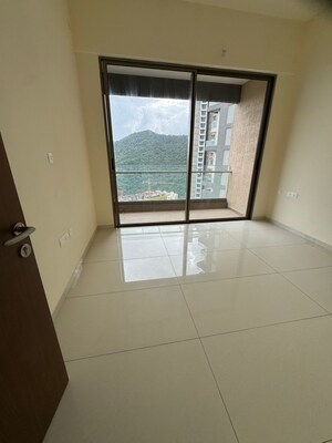 Room in 3 BHK Apartment at The Prestige City, Mulund West – for Rent