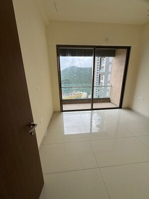 Room in 3 BHK Apartment at The Prestige City, Mulund West – for Rent