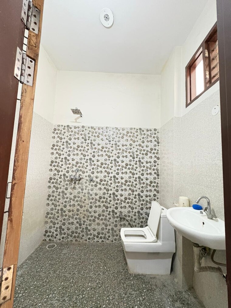 Bathroom, dhakoli 2 Bedroom 1500 Sq.Ft. Apartment In Dhakoli Zirakpur 9267155