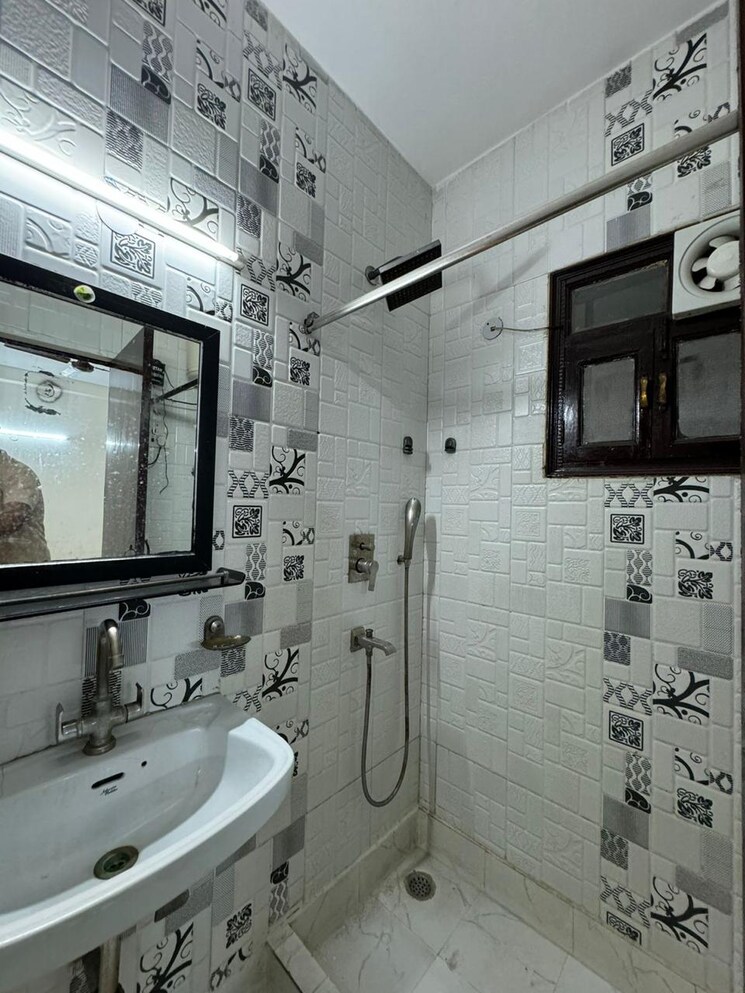 Bathroom, panchsheel enclave 3 Bedroom 2385 Sq.Ft. Builder Floor In Panchsheel Enclave Delhi 9267219