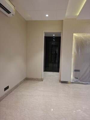 Room in 4 BHK Builder Floor at SS Southend Floors, South City 2 – for Sale