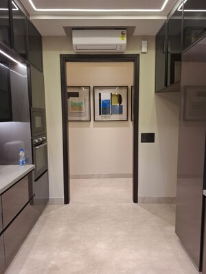 Room in 4 BHK Builder Floor at SS Southend Floors, South City 2 – for Sale