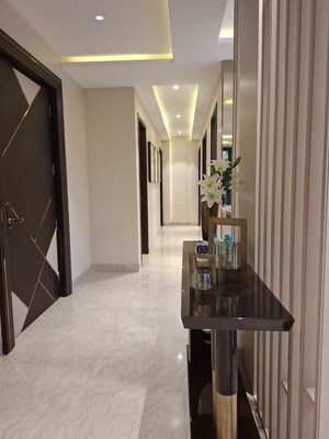 Building Lobby in 4 BHK Builder Floor at SS Southend Floors, South City 2 – for Sale
