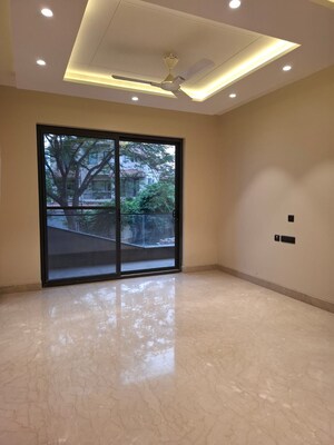 Room in 4 BHK Builder Floor at SS Southend Floors, South City 2 – for Sale