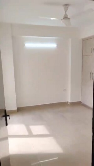 Room in 3 BHK Apartment at Panchsheel Greens, Sector 16 Greater Noida – for Sale