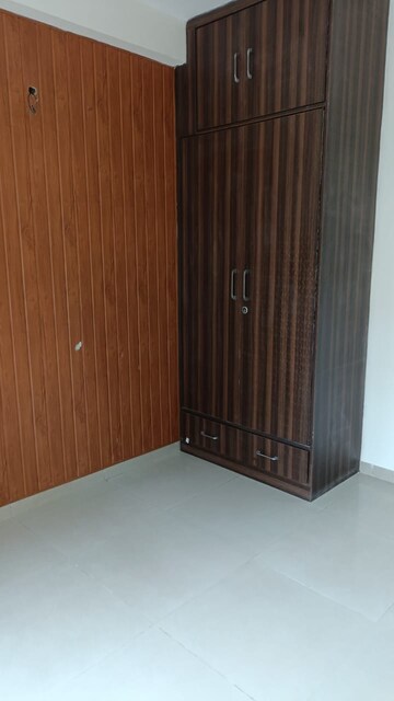 Room in 3 BHK Apartment at Mahagun Mywoods, Sector 16c Greater Noida – for Rent
