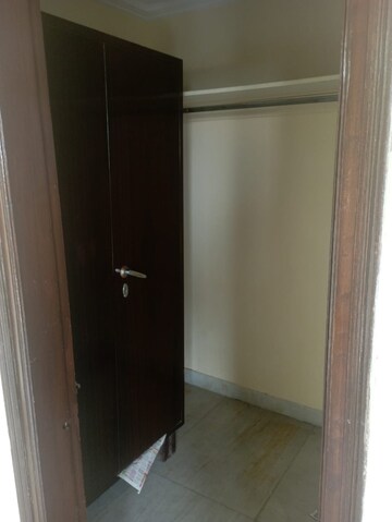 Room in 4 BHK Apartment at Dwarka – for Rent
