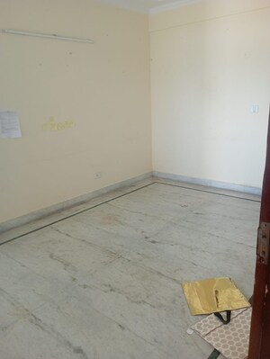 Room in 4 BHK Apartment at Dwarka – for Rent