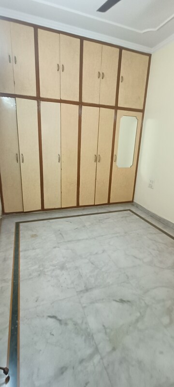 Room in 2 BHK Builder Floor at Rohini Sector 8 – for Rent