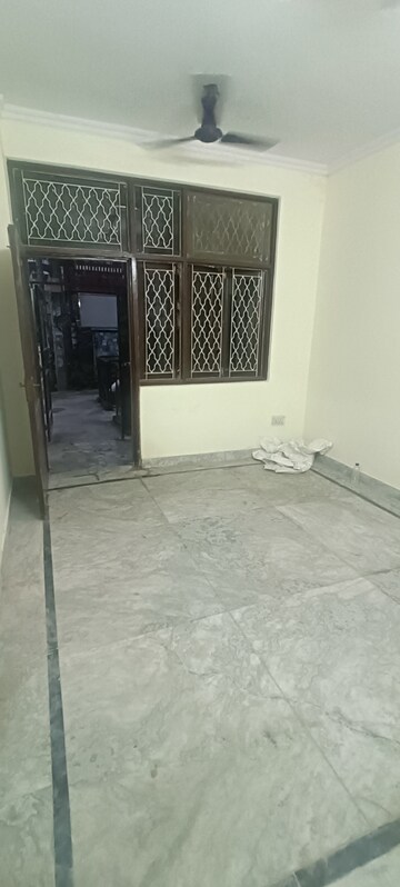Room in 2 BHK Builder Floor at Rohini Sector 8 – for Rent