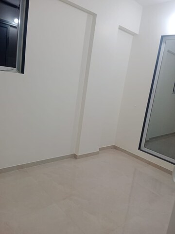 Room in 1 BHK Apartment at New Madan Vilas, Naupada – for Rent
