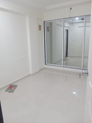 Room in 1 BHK Apartment at New Madan Vilas, Naupada – for Rent