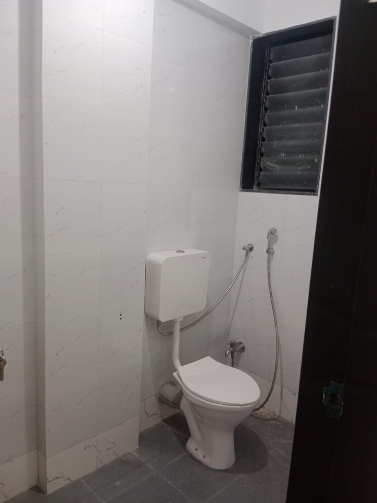 Bathroom, new-madan-vilas 1 Bedroom 450 Sq.Ft. Apartment In Naupada Thane 9267250