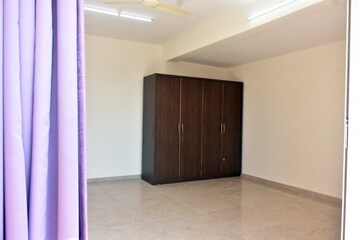 Room in 2 BHK Apartment at Lodha Vista, Lower Parel – for Rent