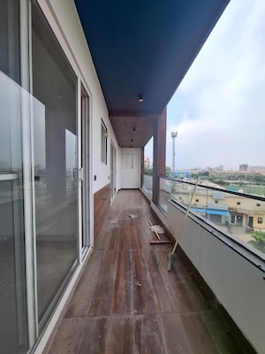 Building Lobby in 4 BHK Builder Floor at SS Southend Floors, South City 2 – for Sale