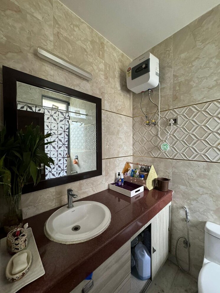 Master Bedroom, greater kailash i 3 Bedroom 2200 Sq.Ft. Builder Floor In Greater Kailash I Delhi 9267283