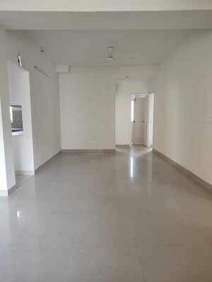 Room in 2.5 BHK Builder Floor at Smart World Gems, Sector 89 – for Rent