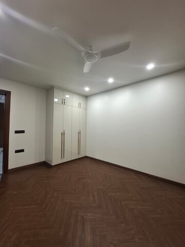 Room in 4 BHK Builder Floor at SS Southend Floors, South City 2 – for Sale