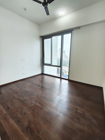 Room in 2 BHK Apartment at Lodha Vista, Lower Parel – for Rent