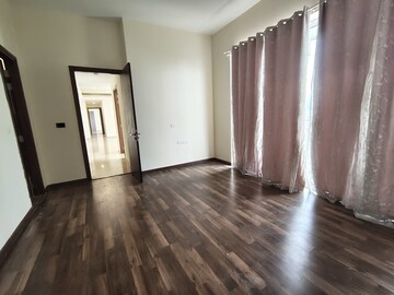 Room in 2 BHK Apartment at Lodha Complex Lower Parel, Lower Parel – for Rent