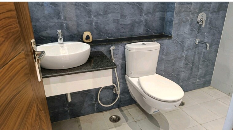 Bathroom, assotech-blith 3 Bedroom 1685 Sq.Ft. Apartment In Sector 99 Gurgaon 9267340