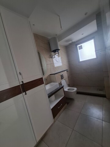 Bathroom in 4 BHK Builder Floor at SS Southend Floors, South City 2 – for Sale