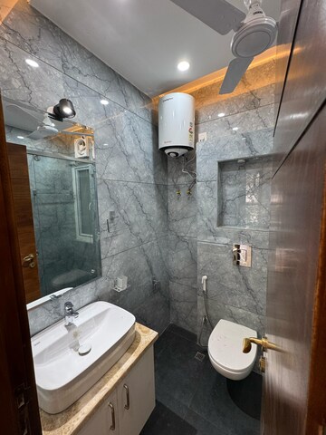 Master Bedroom in 3 BHK Builder Floor at Chittaranjan Park – for Sale