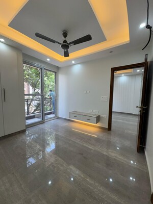 Room in 3 BHK Builder Floor at Chittaranjan Park – for Sale