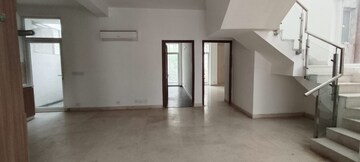 Room in 3.5 BHK Apartment at SS Almeria, Sector 84 – for Sale